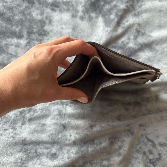 Tory Burch Small Beige Leather Wallet - Picture 7 of 7